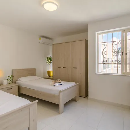 Gasthuis Swieqi With Shared Facilities 107 Is-Swieqi