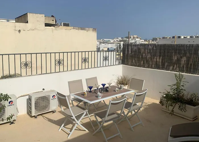 Swieqi With Shared Facilities 107 ゲストハウス